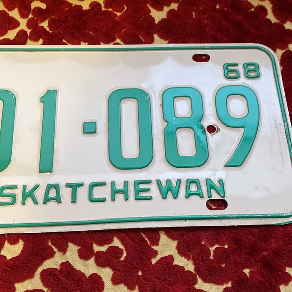 Vintage Rustic pair of 1968 Saskatchewan license Plates - Picture 6 of 13